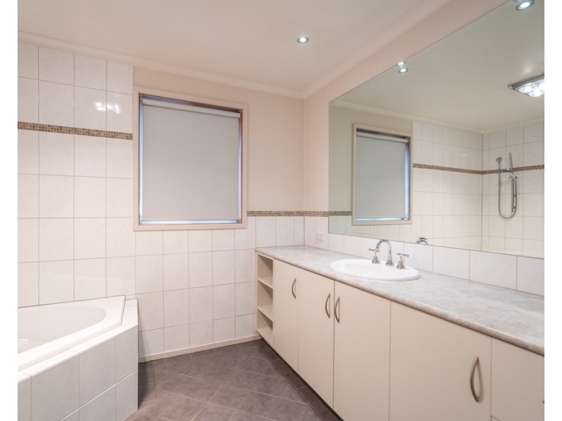 10 Benston Street, Craigieburn VIC 3064