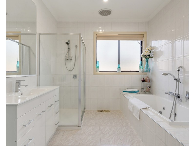 14 Excelsior Heights, Craigieburn VIC 3064