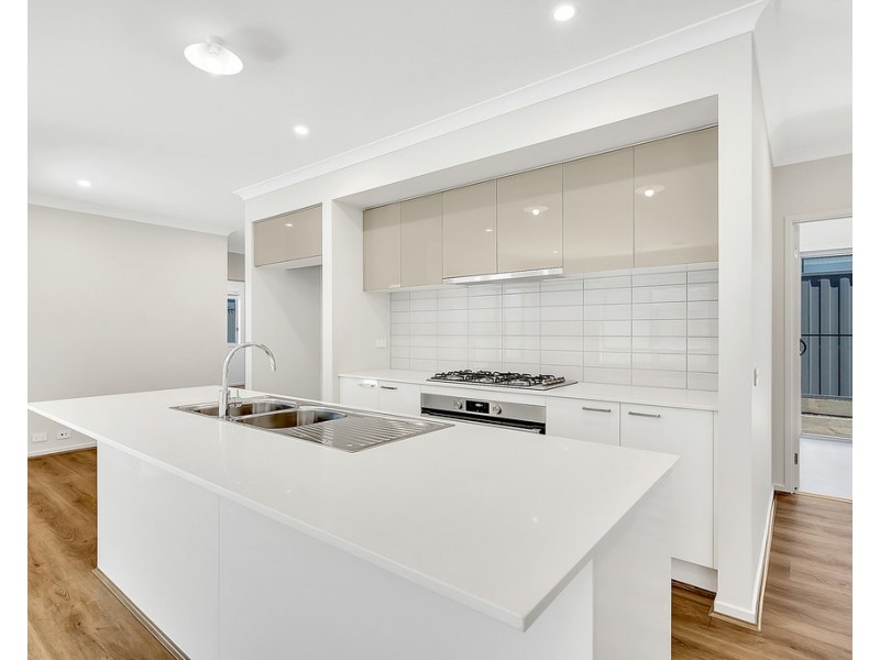 14 Highpark Circuit, Craigieburn VIC 3064