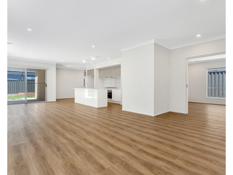 14 Highpark Circuit, Craigieburn VIC 3064