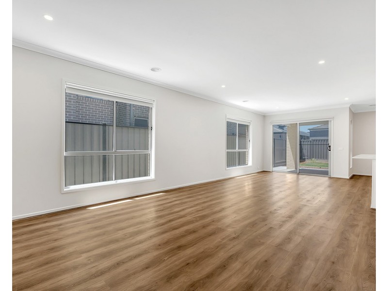 14 Highpark Circuit, Craigieburn VIC 3064