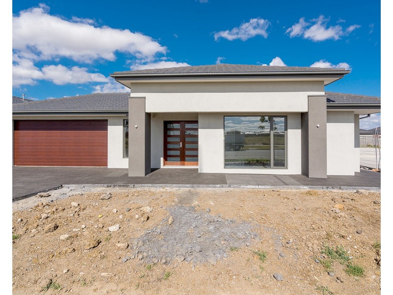 68 St George Blvd, Mickleham VIC 3064