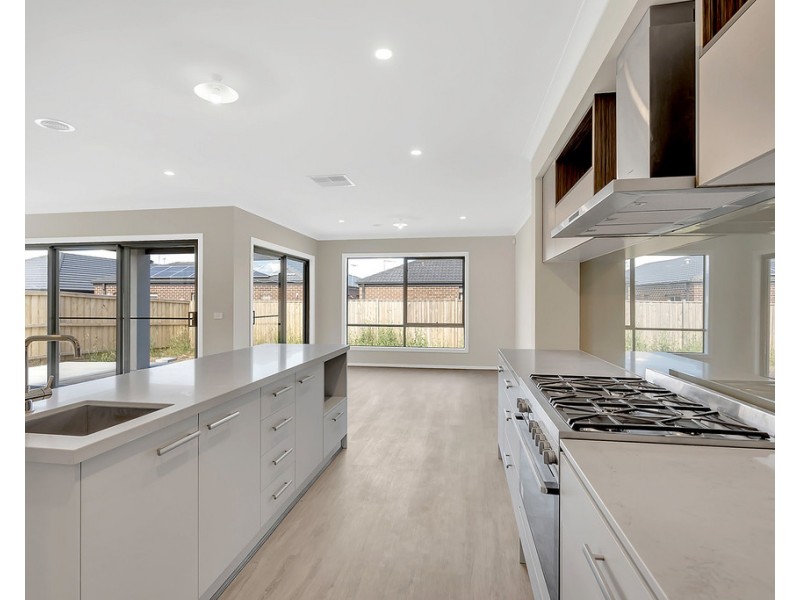 68 St George Blvd, Mickleham VIC 3064
