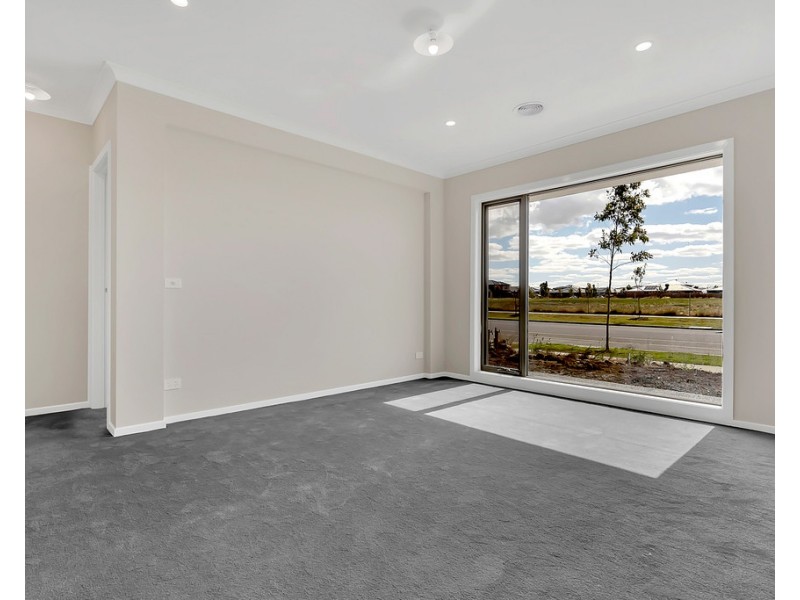 68 St George Blvd, Mickleham VIC 3064