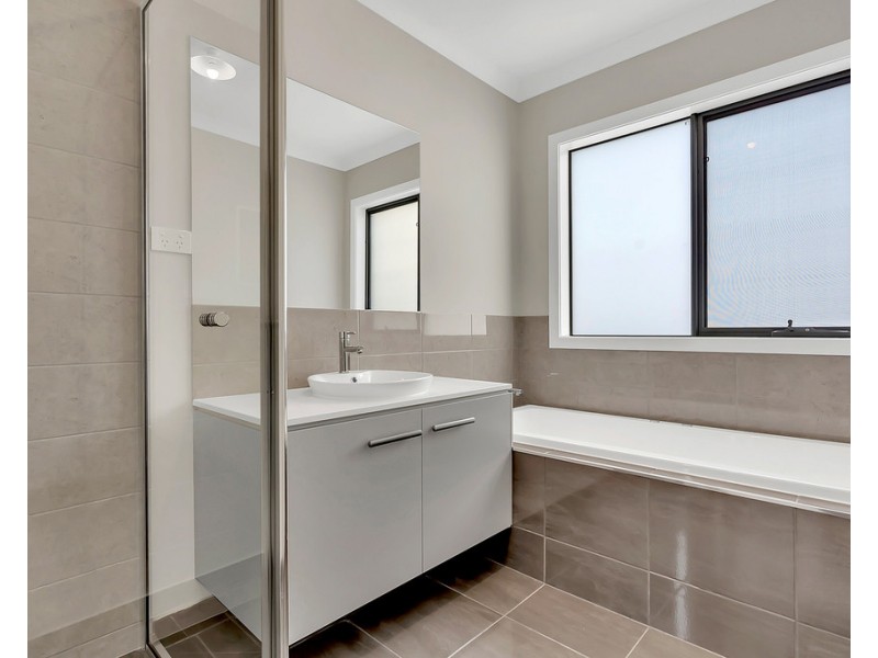 68 St George Blvd, Mickleham VIC 3064