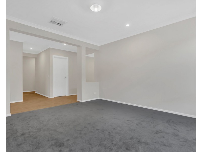 68 St George Blvd, Mickleham VIC 3064