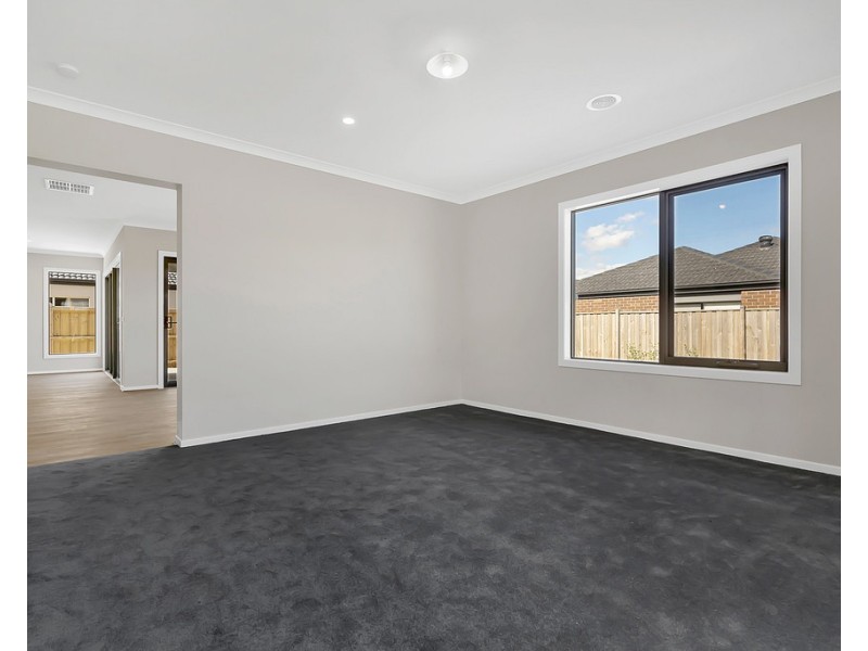 68 St George Blvd, Mickleham VIC 3064