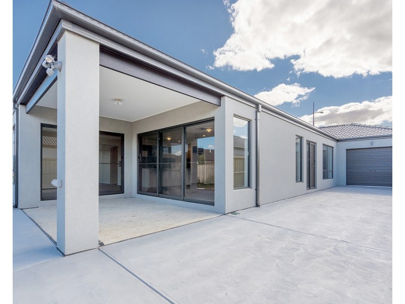 68 St George Blvd, Mickleham VIC 3064