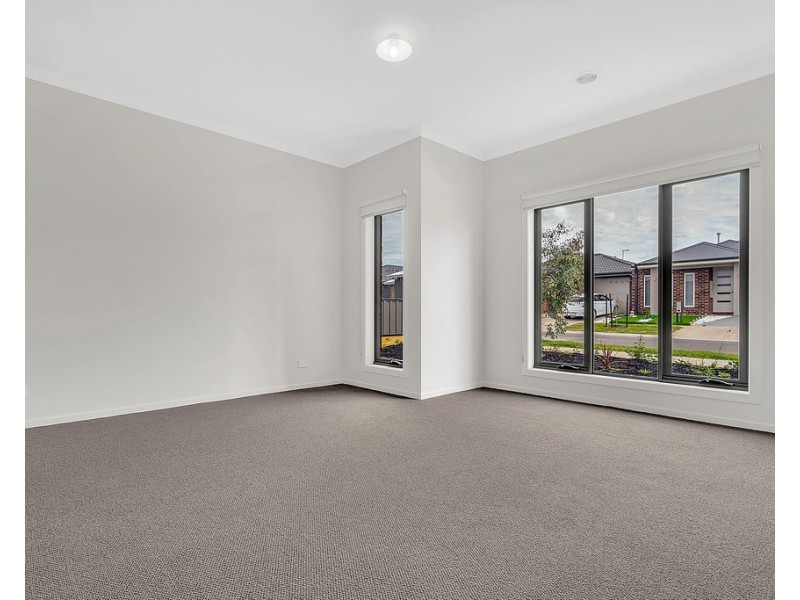 14 Oresund Street, Craigieburn VIC 3064