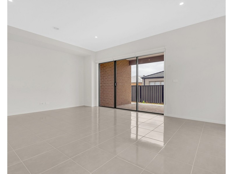 14 Oresund Street, Craigieburn VIC 3064