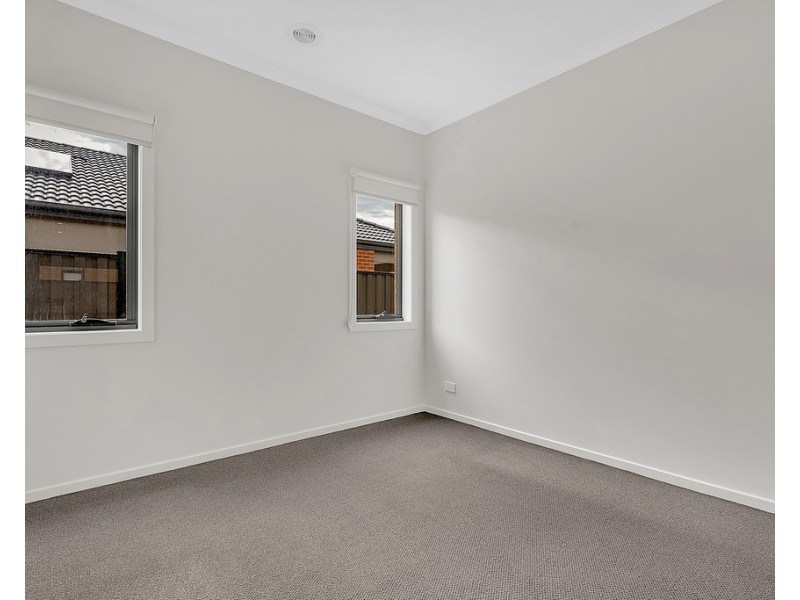 14 Oresund Street, Craigieburn VIC 3064