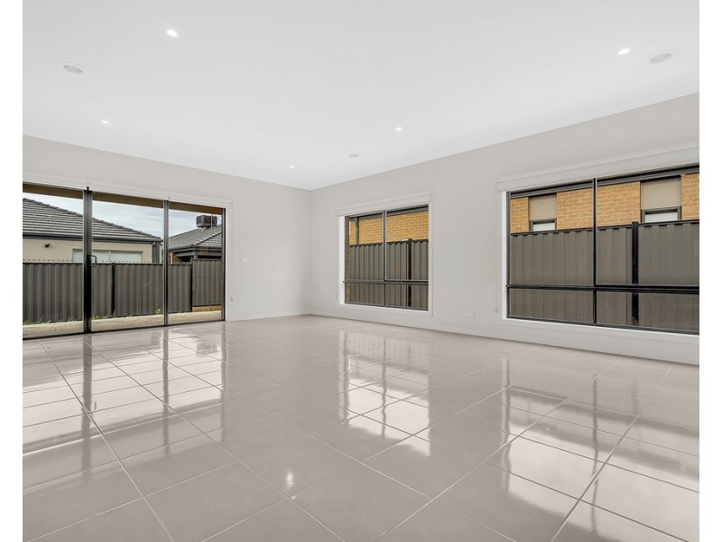 14 Oresund Street, Craigieburn VIC 3064