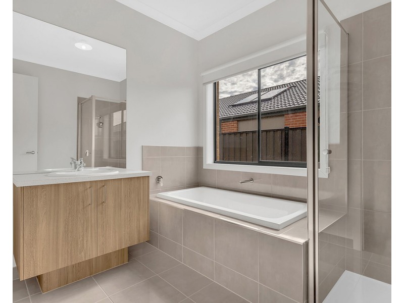 14 Oresund Street, Craigieburn VIC 3064