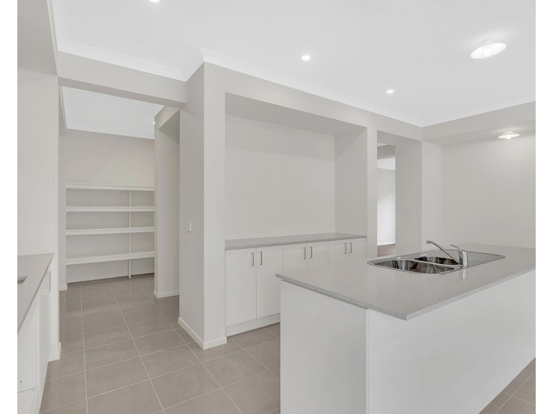 14 Oresund Street, Craigieburn VIC 3064