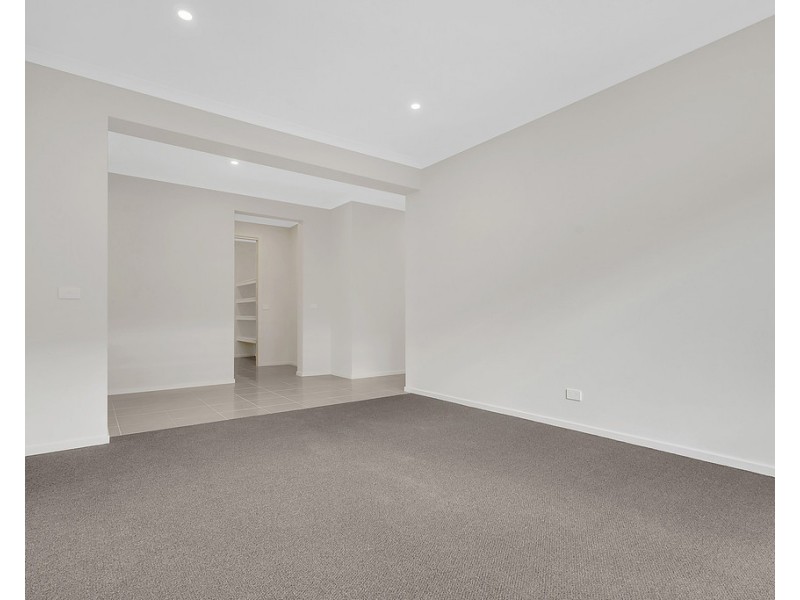 14 Oresund Street, Craigieburn VIC 3064