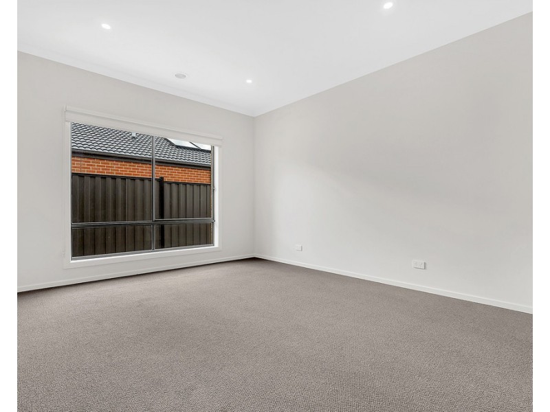 14 Oresund Street, Craigieburn VIC 3064