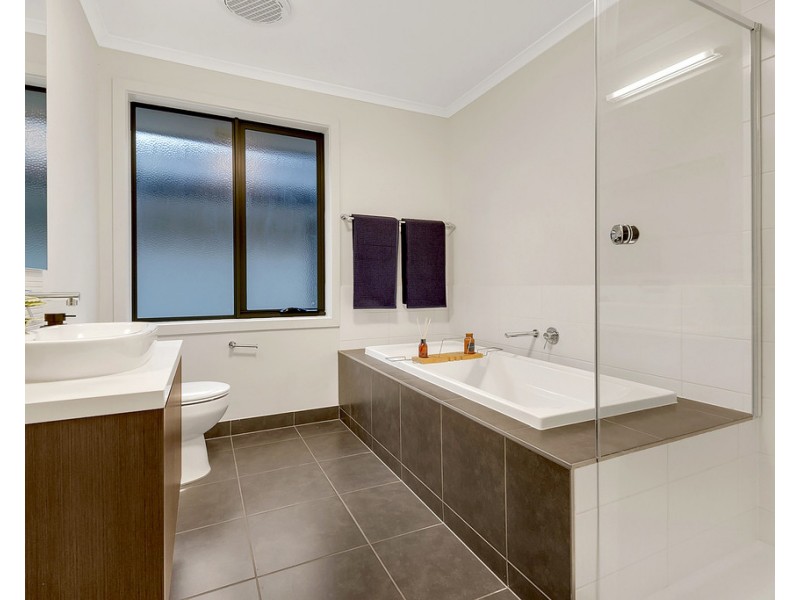 11 Erinbank Crescent, Westmeadows VIC 3049