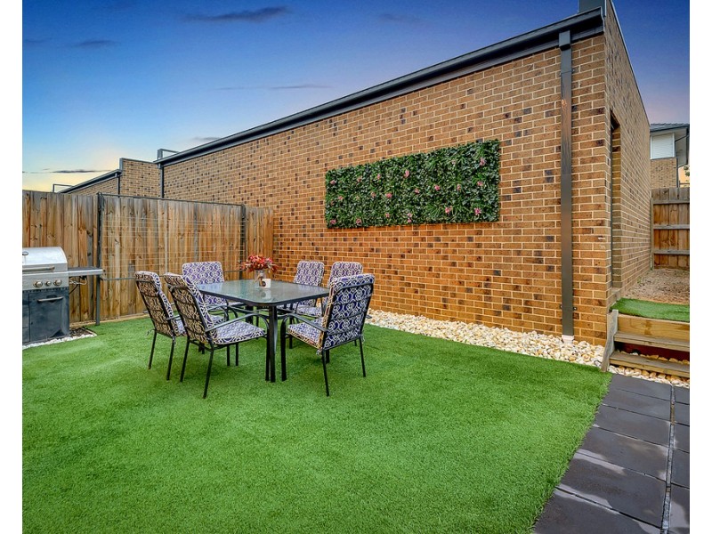 11 Erinbank Crescent, Westmeadows VIC 3049