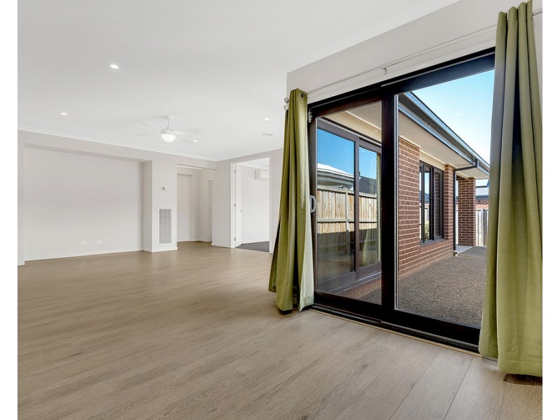 1 Hickory Road, Mickleham VIC 3064