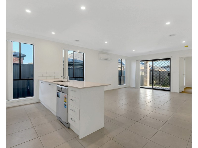 3 Cudgerie close, Craigieburn VIC 3064