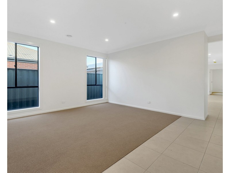 3 Cudgerie close, Craigieburn VIC 3064
