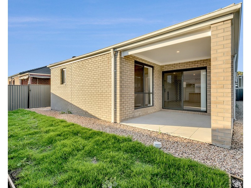 3 Cudgerie close, Craigieburn VIC 3064
