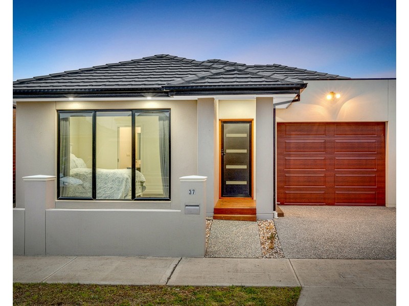 37 Bisham Street, Mickleham VIC 3064