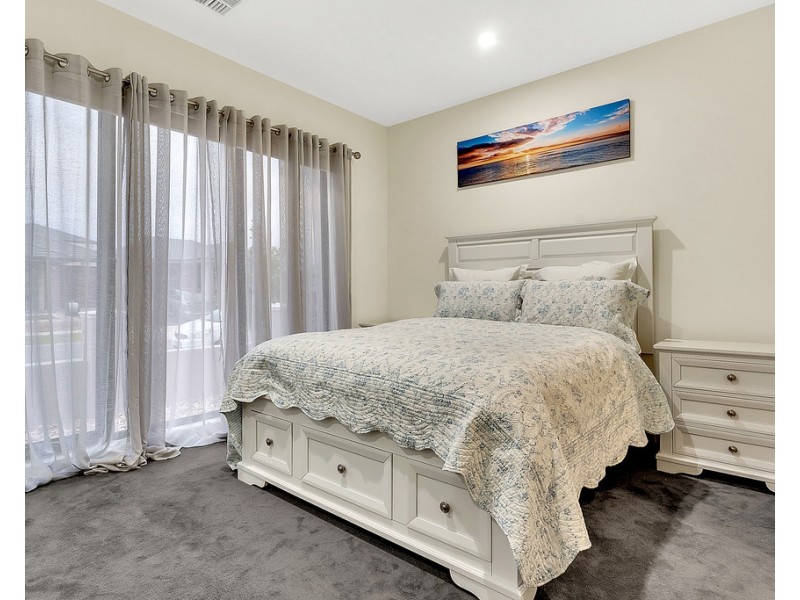 37 Bisham Street, Mickleham VIC 3064