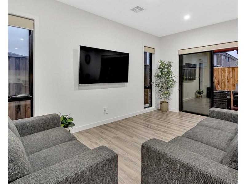 37 Bisham Street, Mickleham VIC 3064