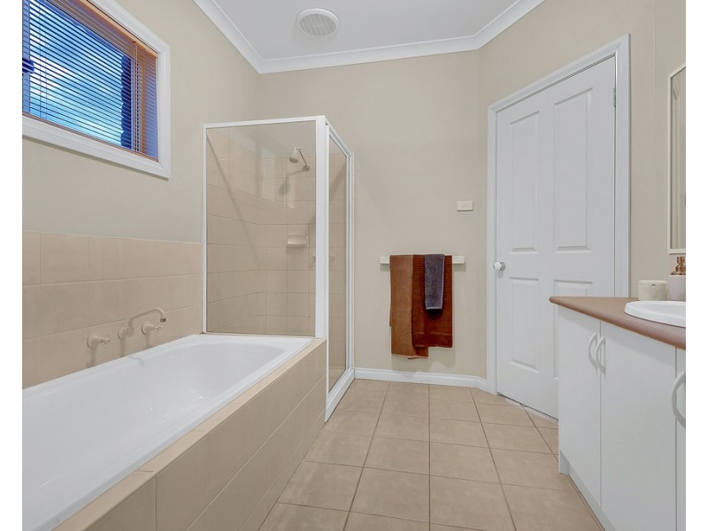 16 Jacaranda Place, Craigieburn VIC 3064