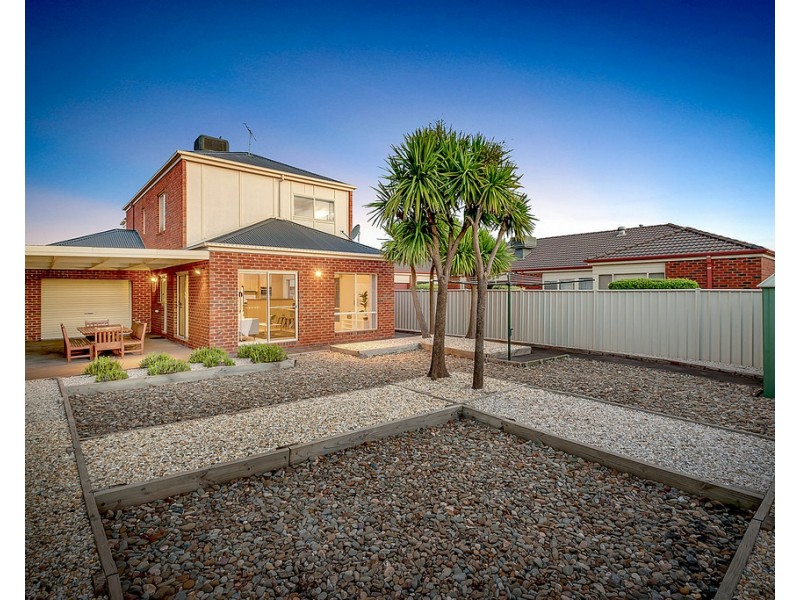 16 Jacaranda Place, Craigieburn VIC 3064