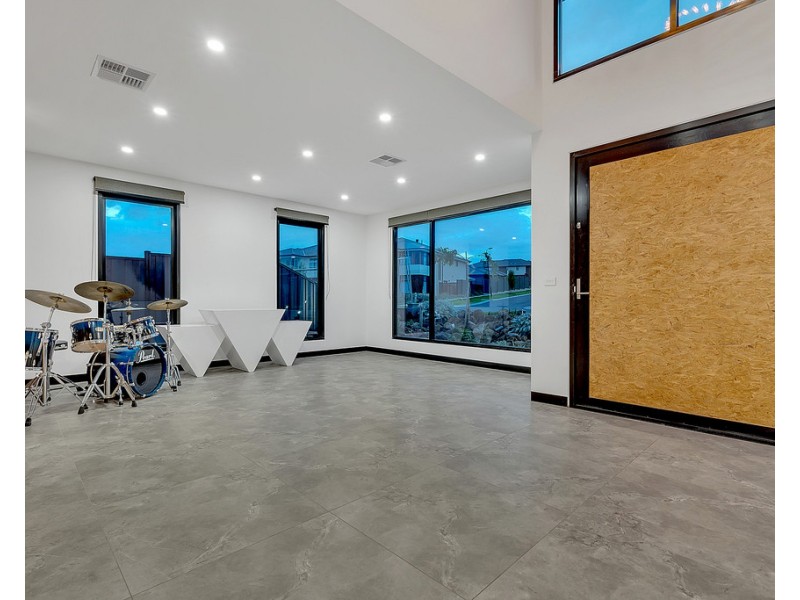 55 Charteris Drive, Craigieburn VIC 3064