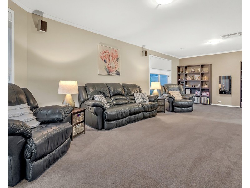 99 Hamilton Hume Parade, Craigieburn VIC 3064