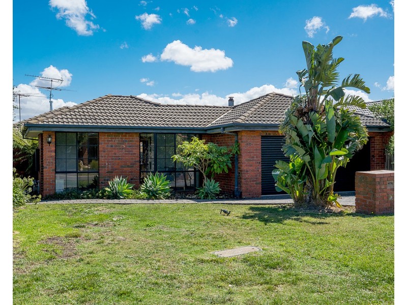 24 Matthews Crescent, Roxburgh Park VIC 3064