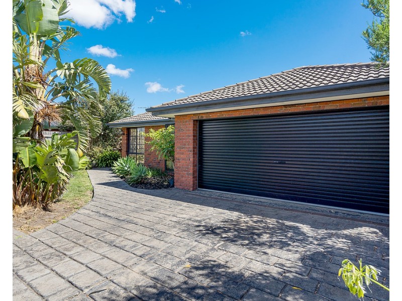 24 Matthews Crescent, Roxburgh Park VIC 3064