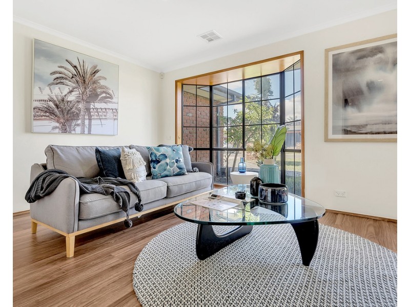 24 Matthews Crescent, Roxburgh Park VIC 3064