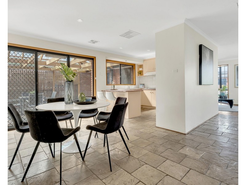 24 Matthews Crescent, Roxburgh Park VIC 3064