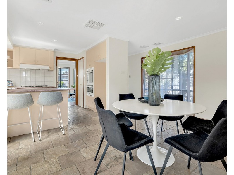 24 Matthews Crescent, Roxburgh Park VIC 3064