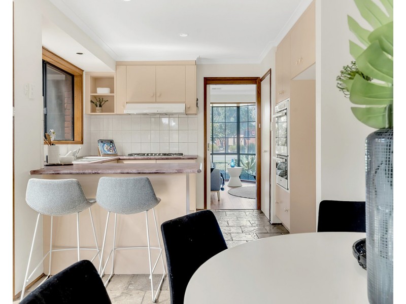 24 Matthews Crescent, Roxburgh Park VIC 3064