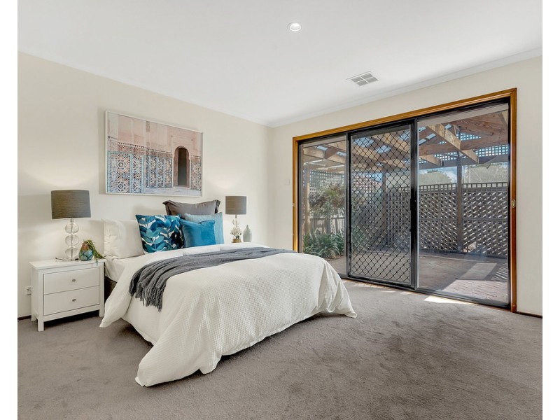 24 Matthews Crescent, Roxburgh Park VIC 3064