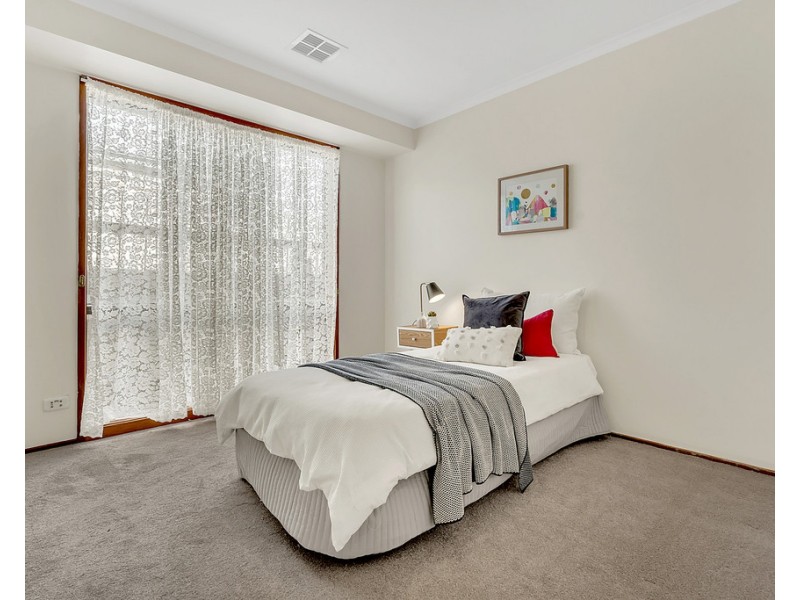 24 Matthews Crescent, Roxburgh Park VIC 3064