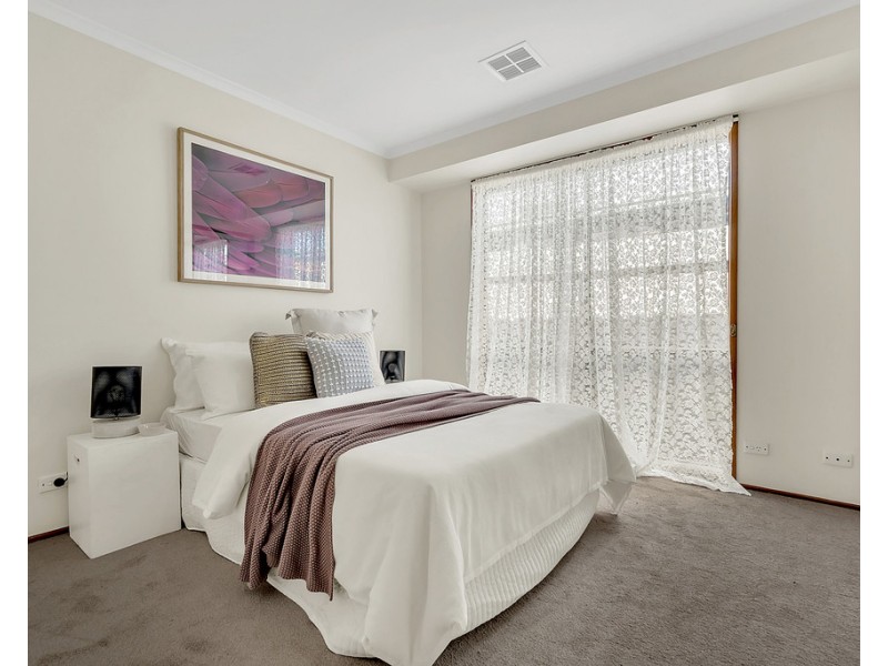 24 Matthews Crescent, Roxburgh Park VIC 3064