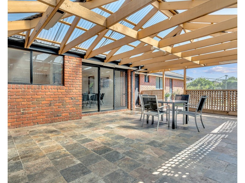 24 Matthews Crescent, Roxburgh Park VIC 3064