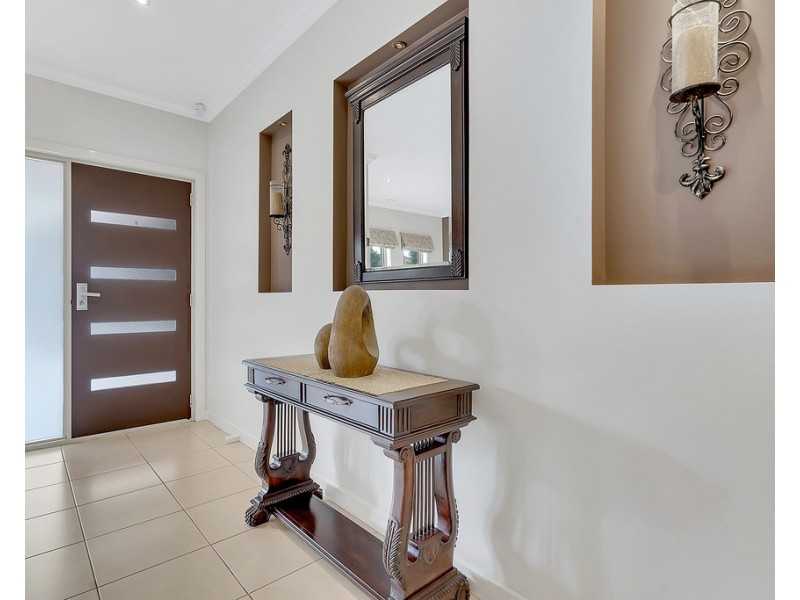 14 Brickwood Circuit, Craigieburn VIC 3064