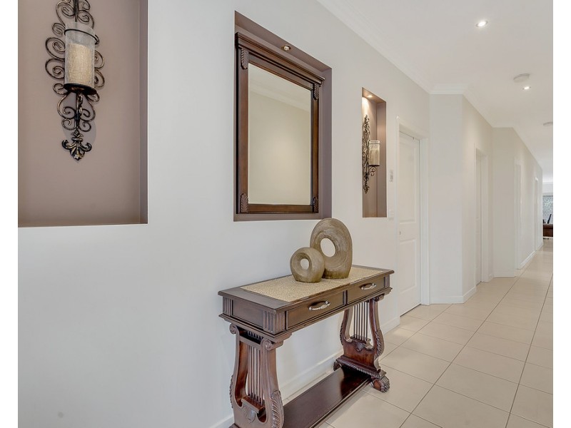 14 Brickwood Circuit, Craigieburn VIC 3064