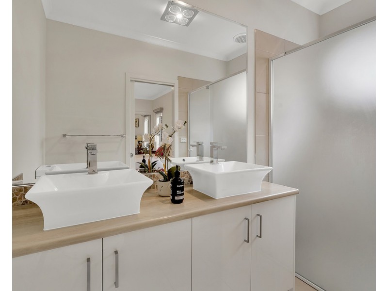 14 Brickwood Circuit, Craigieburn VIC 3064