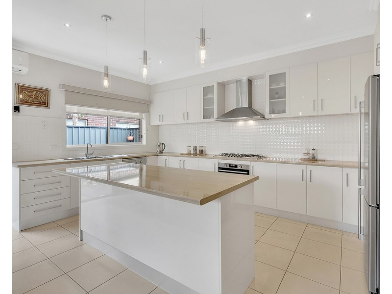 14 Brickwood Circuit, Craigieburn VIC 3064