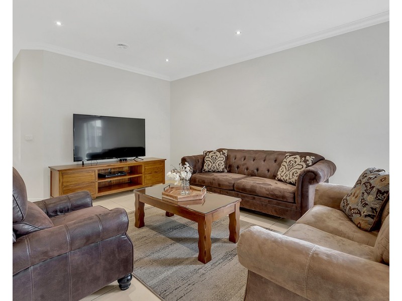 14 Brickwood Circuit, Craigieburn VIC 3064