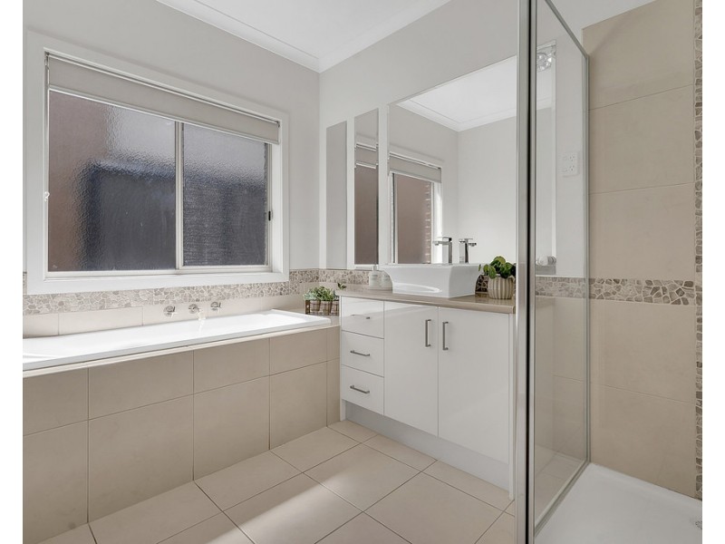 14 Brickwood Circuit, Craigieburn VIC 3064