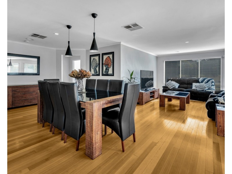 16 Heytesbury Crescent, Craigieburn VIC 3064